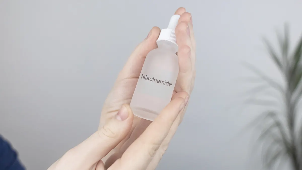 Niacinamida: Benefícios, Como Usar e Por Que é Essencial na Rotina de Skincare
